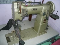MAQUINA DE POSTE PFAFF
